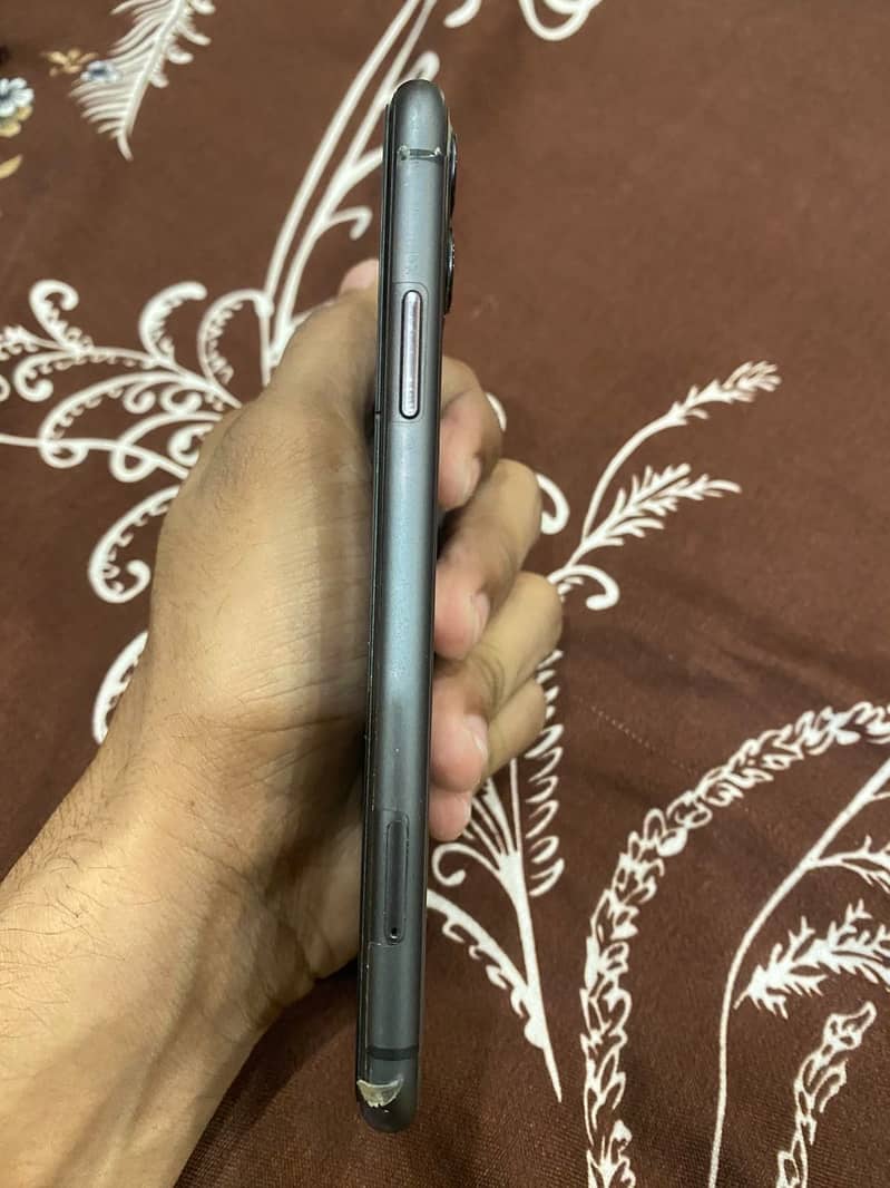 Apple iPhone 11 3