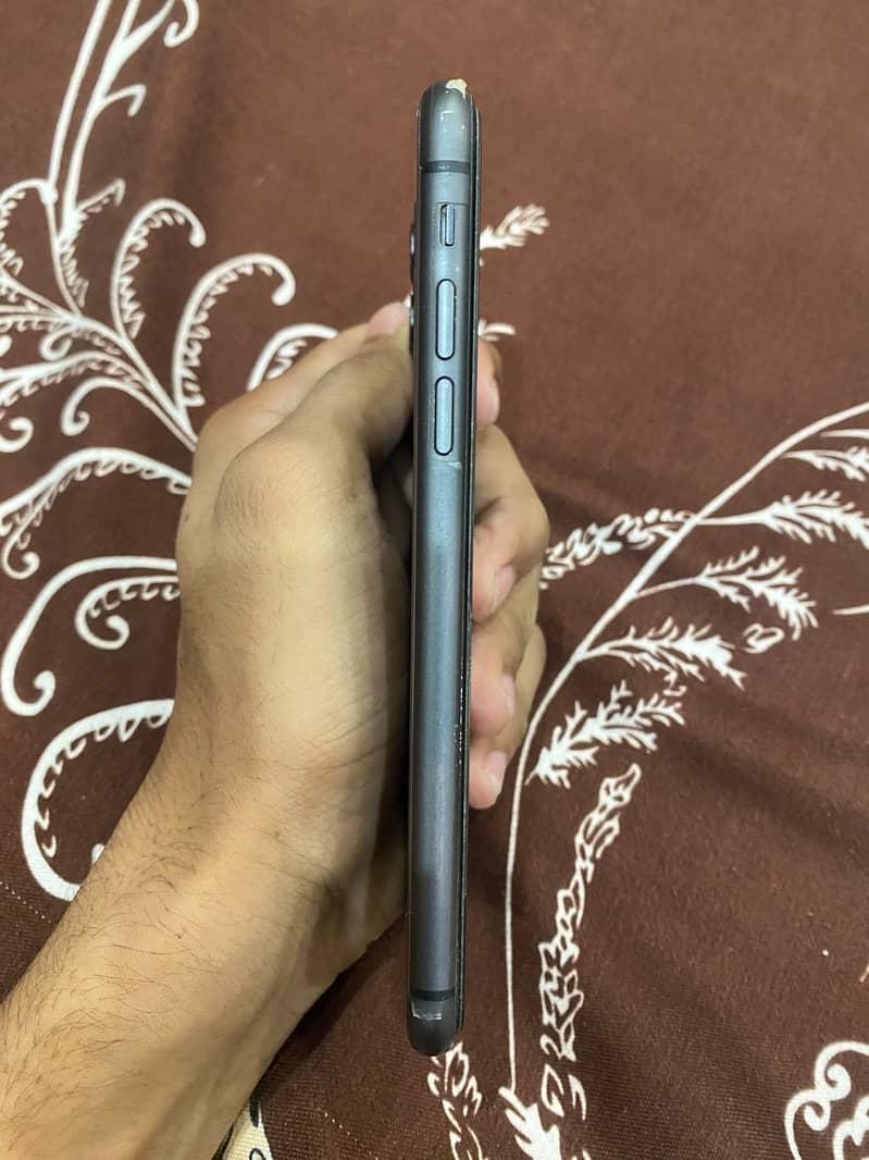 Apple iPhone 11 4