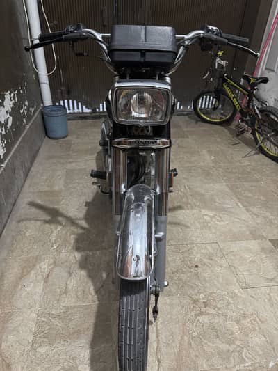 Honda 125 black colour bio matrix sara kuch majod hain