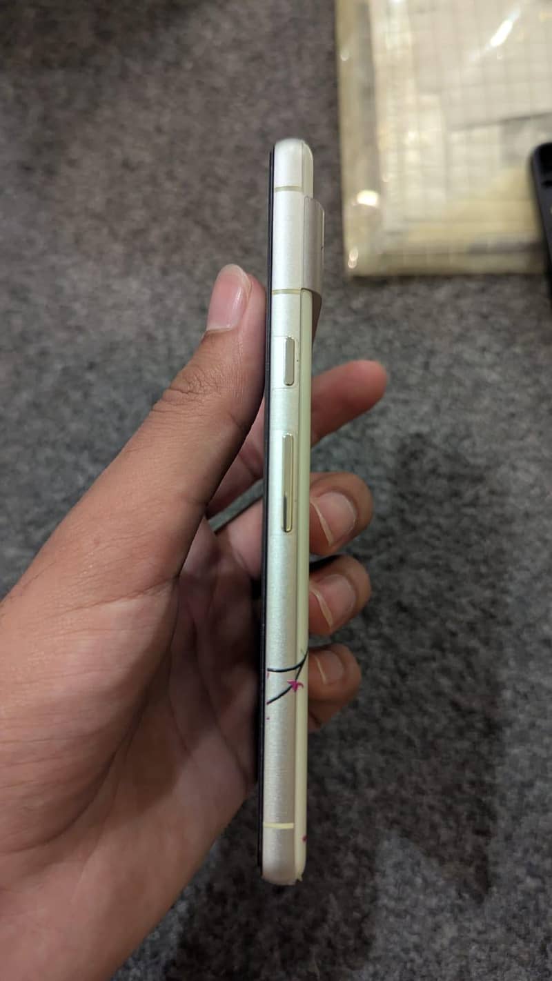 Google Pixel 7 4