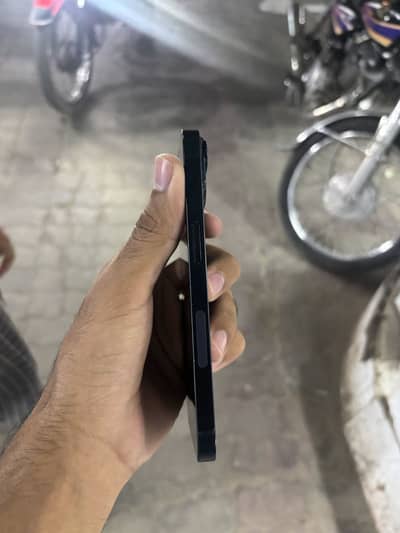 Apple iPhone 14