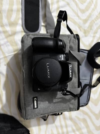 Panasonic Lumix GH4 DMC-GH4 camera working in perfect condition 9/10