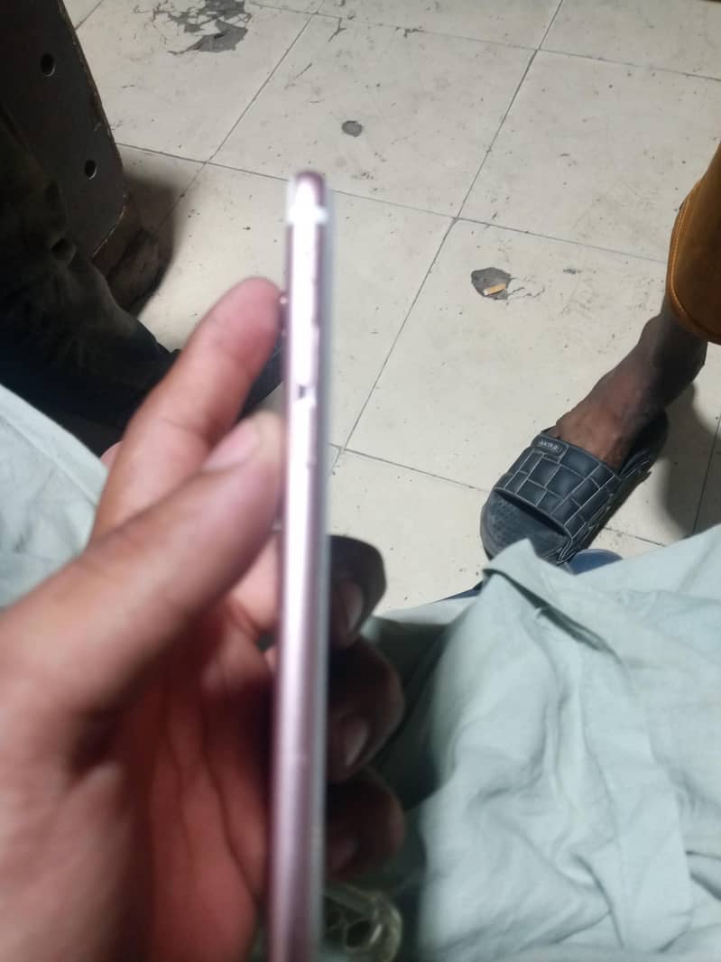 Apple iPhone 6S 1