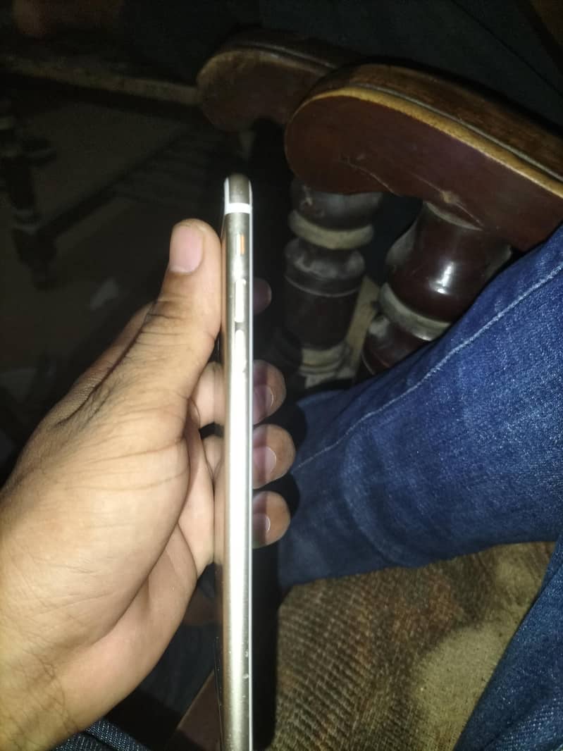 Apple iPhone 6 Plus 0