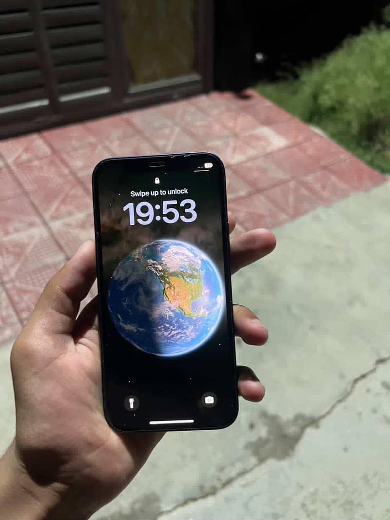 Apple iPhone 12 1
