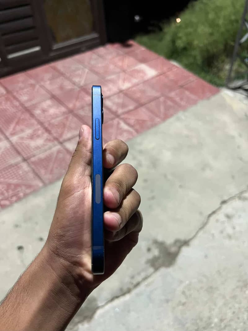Apple iPhone 12 2