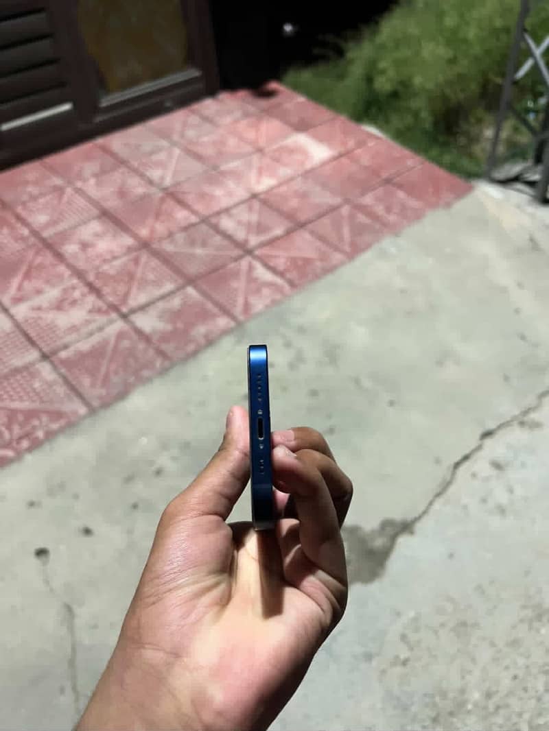 Apple iPhone 12 5
