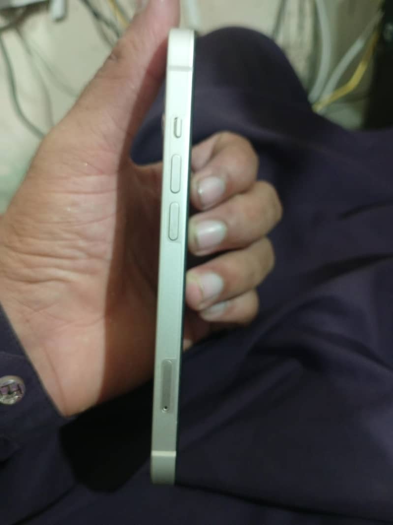 Apple iPhone 13 2