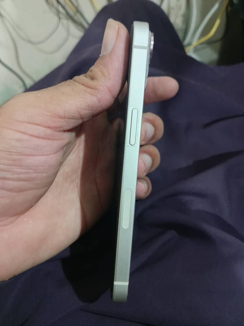 Apple iPhone 13 4