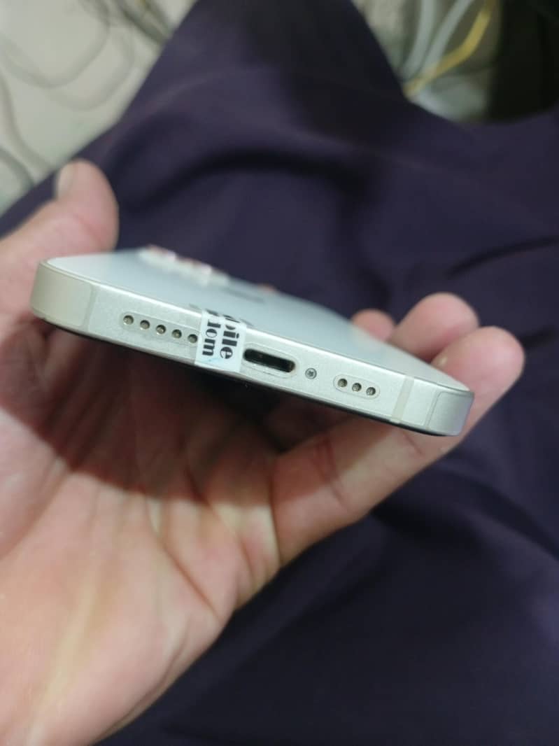 Apple iPhone 13 5