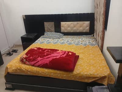 Habitt Furniture Complete Bedset in Black Colour