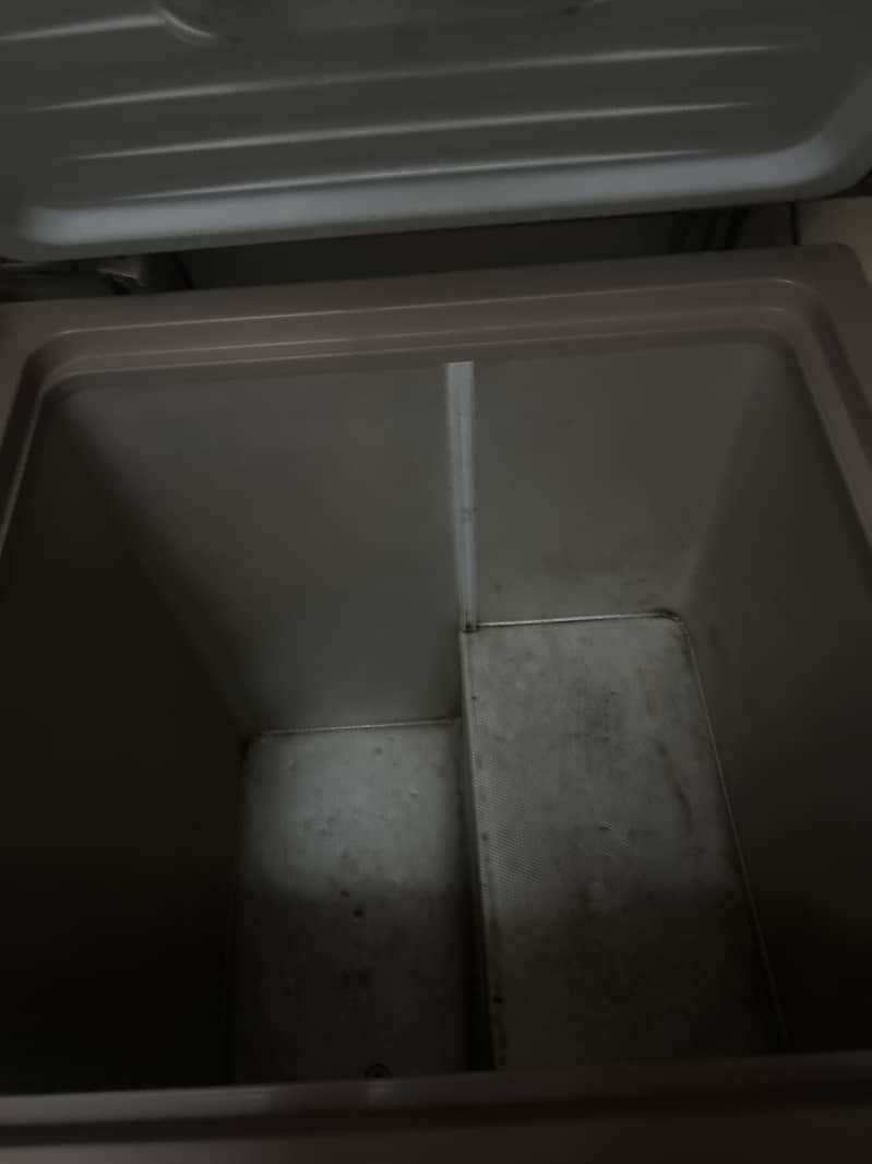 Dawlance deep freezer 2