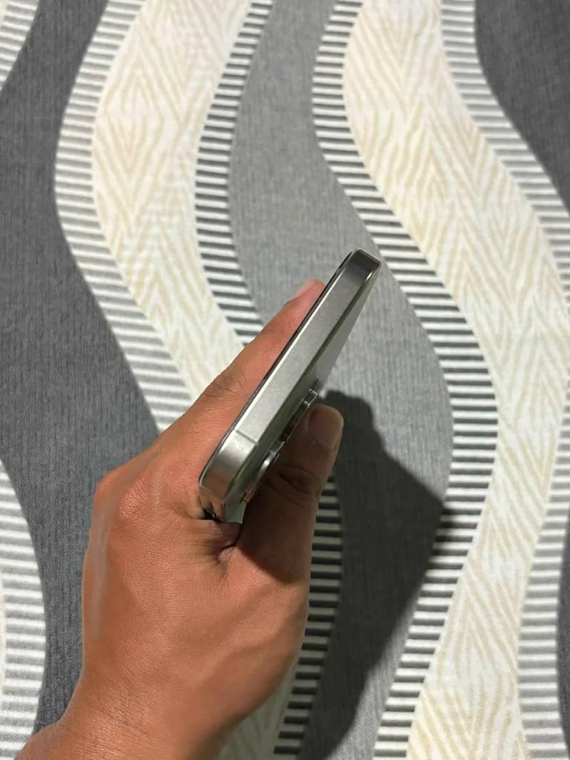 Apple iPhone 15 Pro Max 1