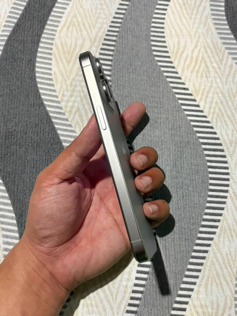 Apple iPhone 15 Pro Max 2