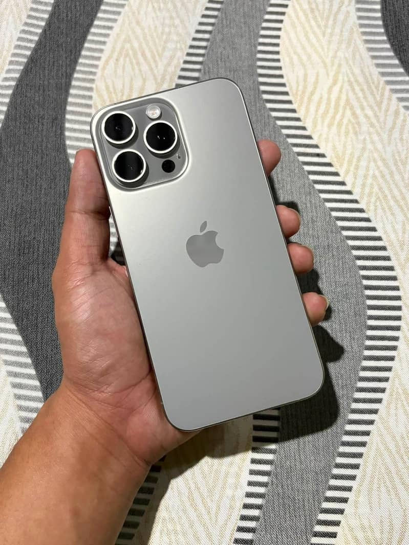 Apple iPhone 15 Pro Max 12