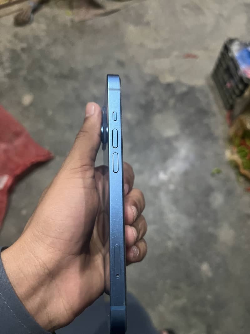 Apple iPhone 13 2