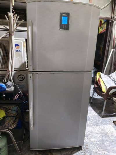 Fridge Full size Haier Bilkul ok hai koi msla nhi hai saf halat ke hai