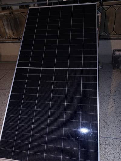 Solar panel 585 Watts only 2 weeks used