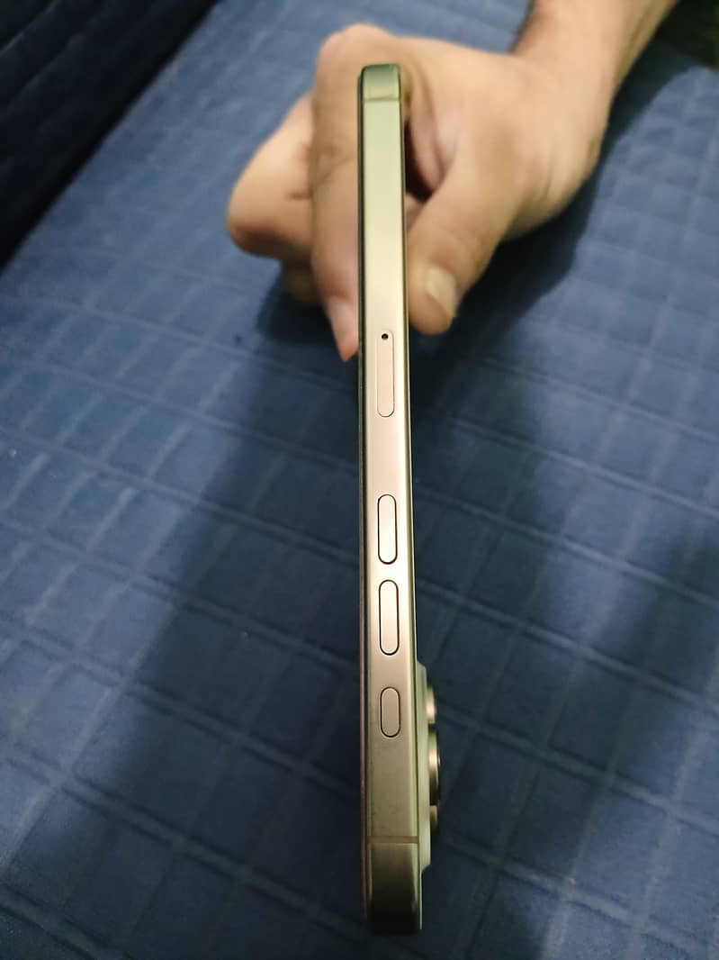 Apple iPhone 16 Pro Max 3