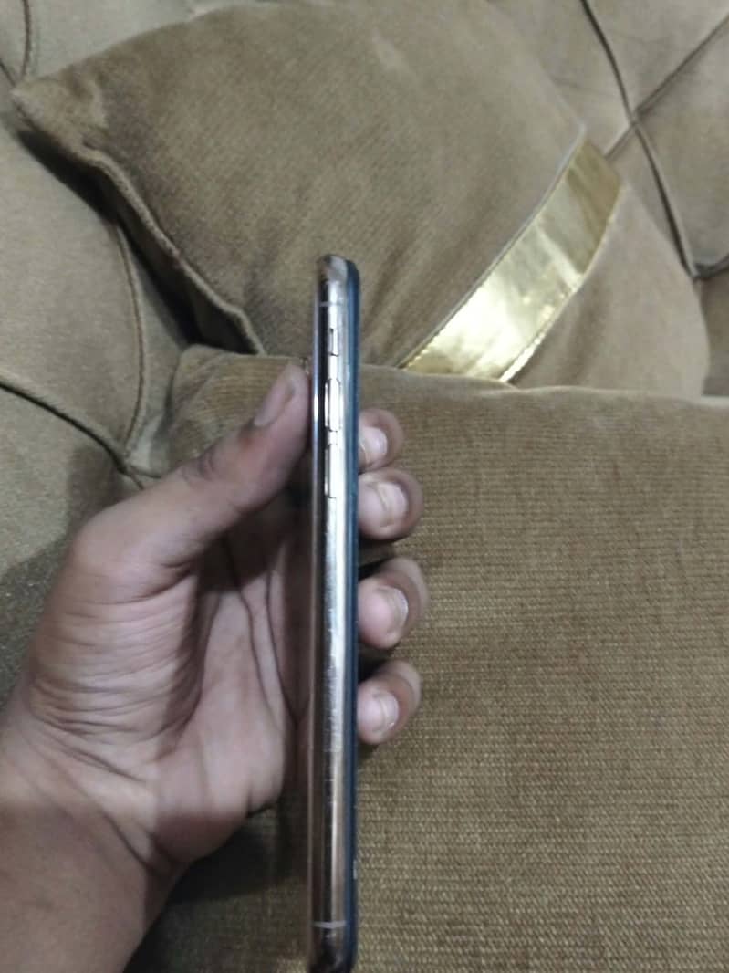 Apple iPhone XS 3