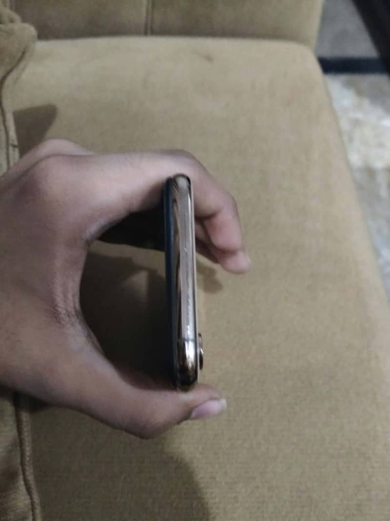 Apple iPhone XS 5