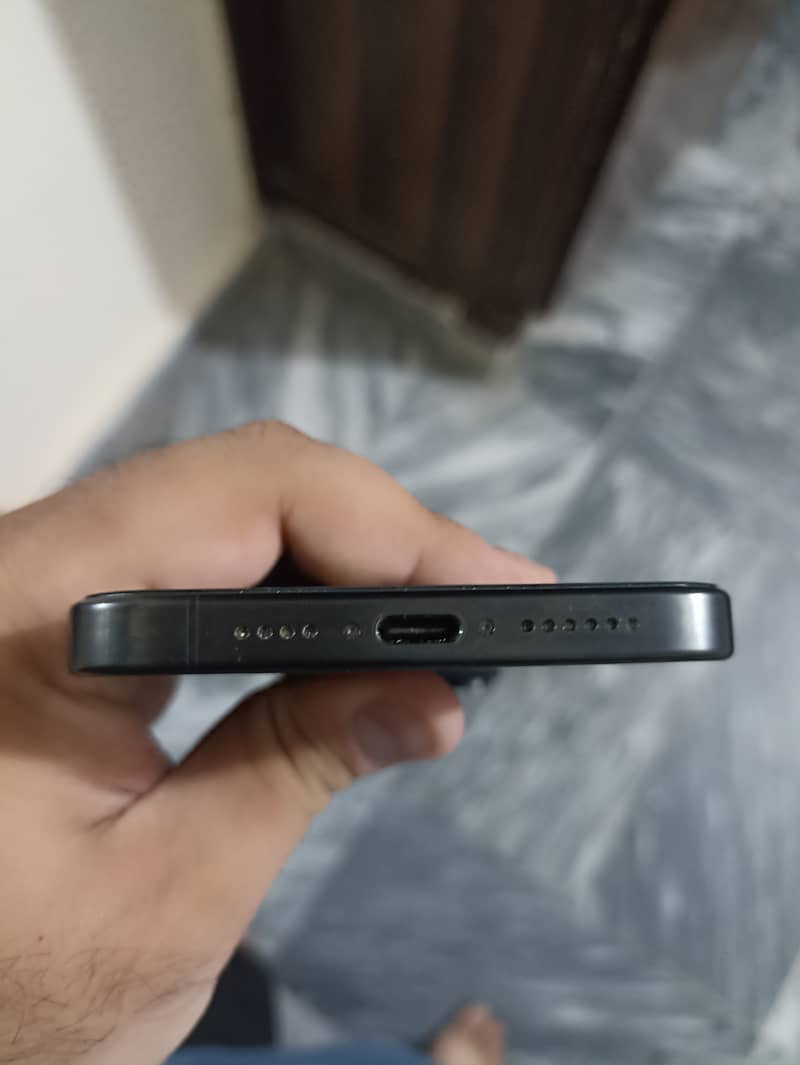 Apple iPhone 15 Pro Max 2