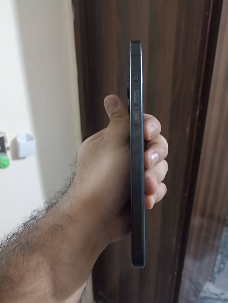 Apple iPhone 15 Pro Max 3