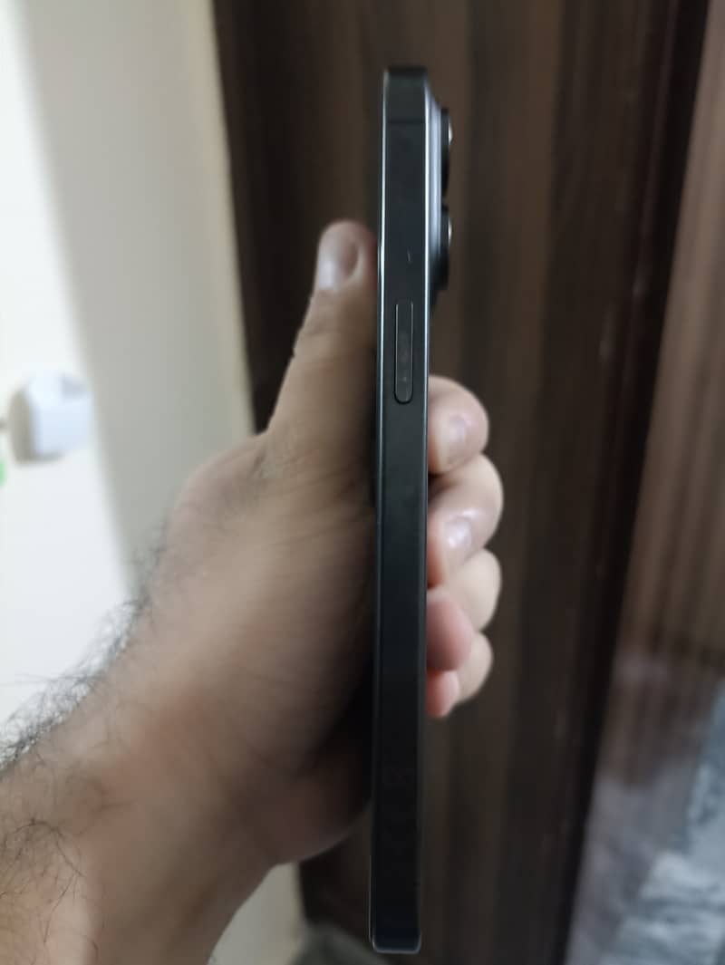 Apple iPhone 15 Pro Max 4