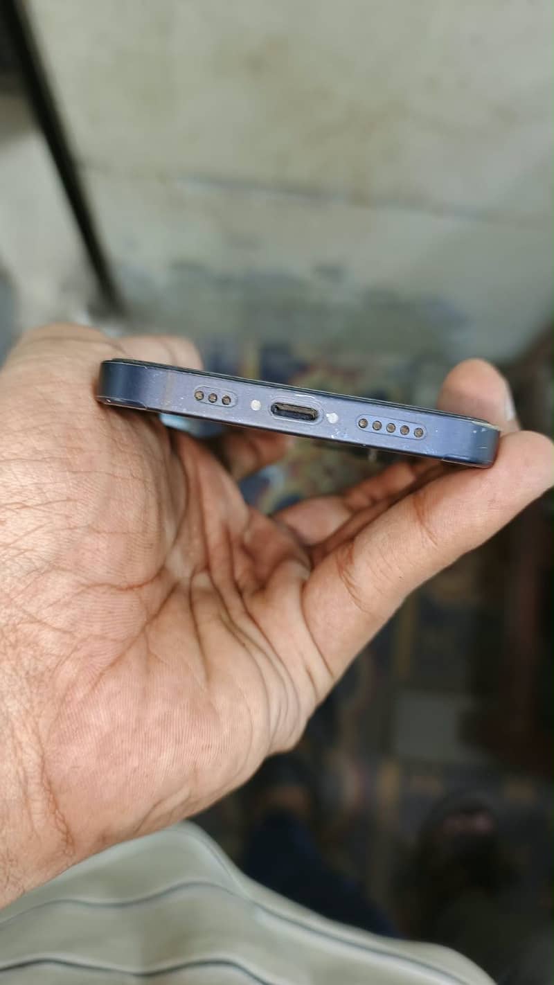Apple iPhone 12 1