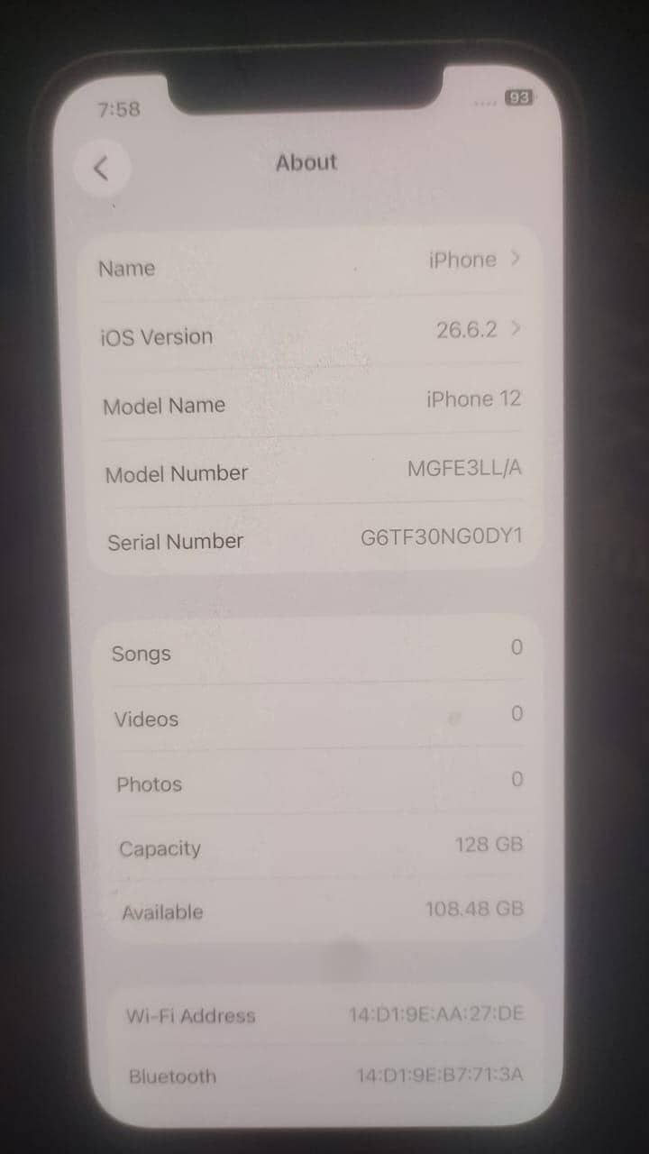Apple iPhone 12 4
