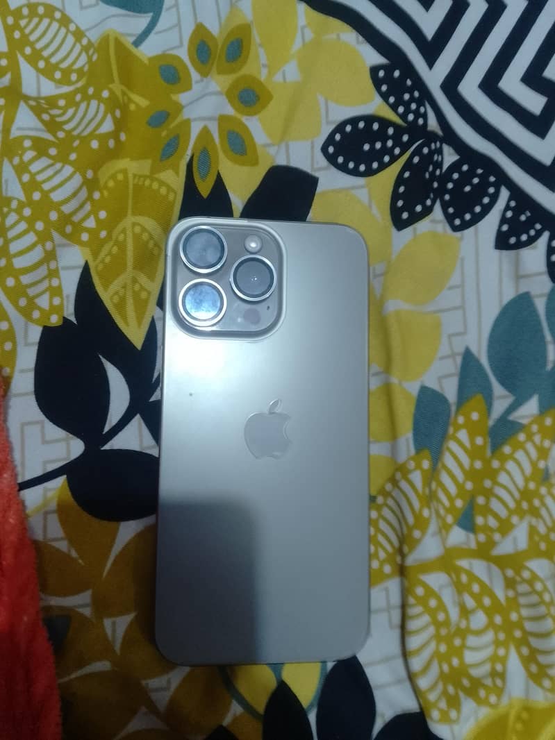Apple iPhone 15 Pro Max 2