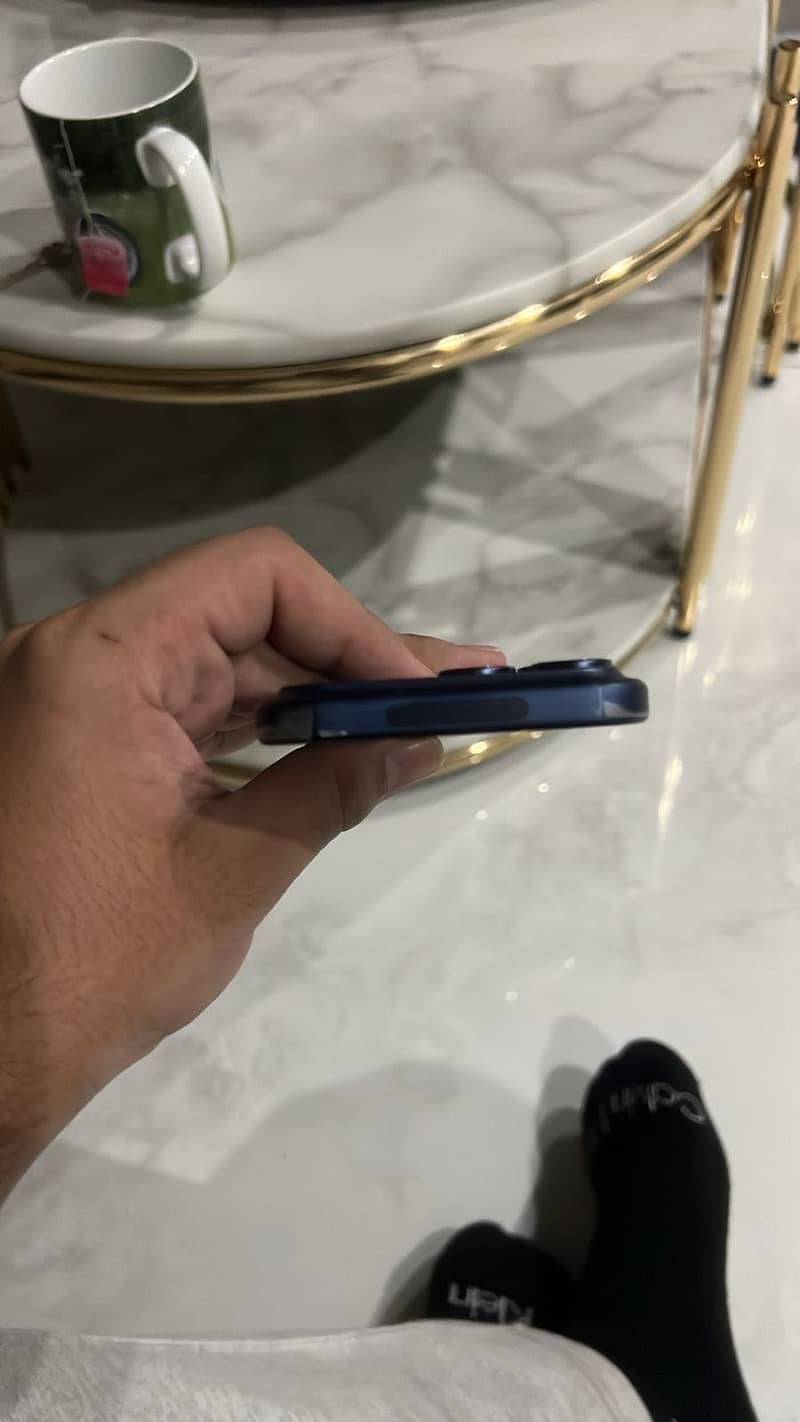 Apple iPhone 17 Pro Max 2