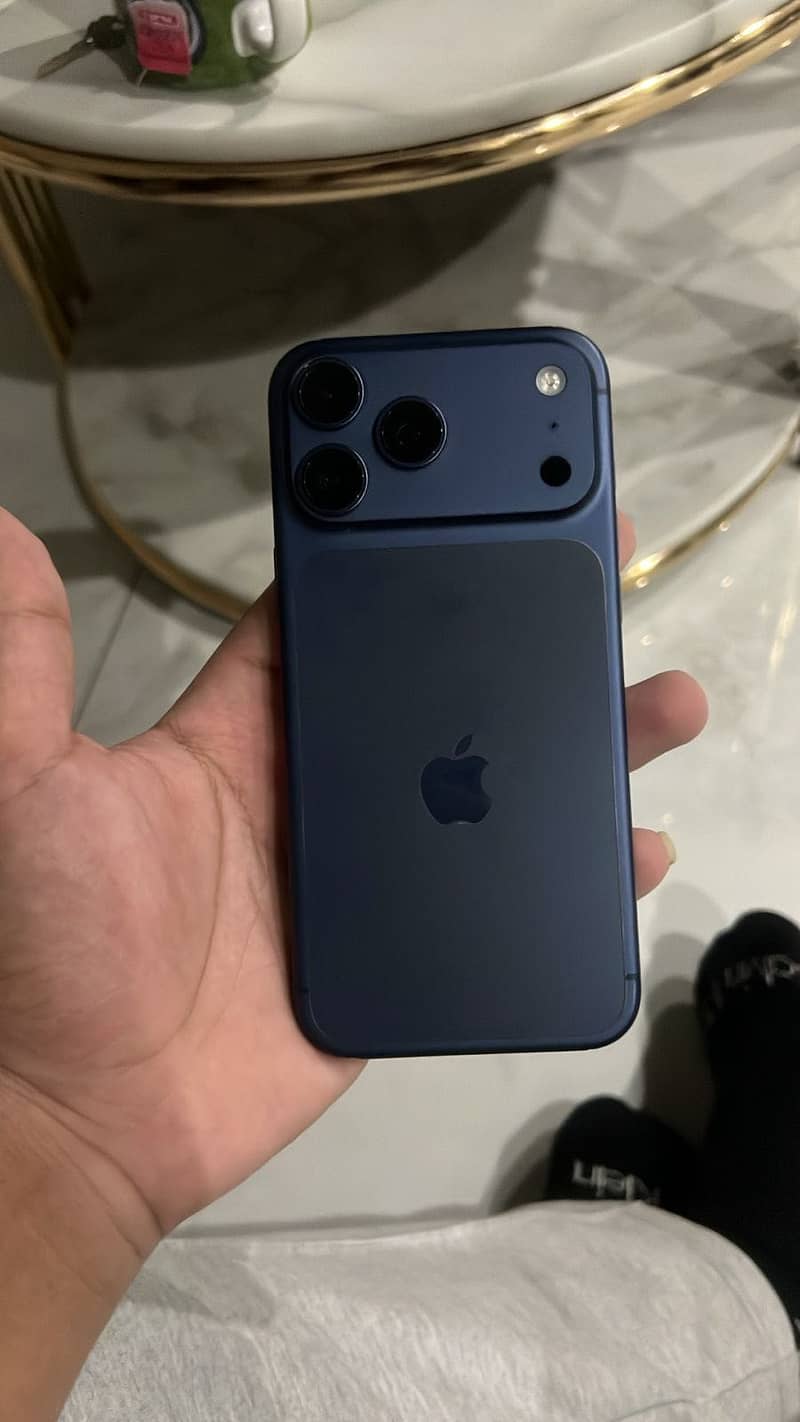 Apple iPhone 17 Pro Max 3