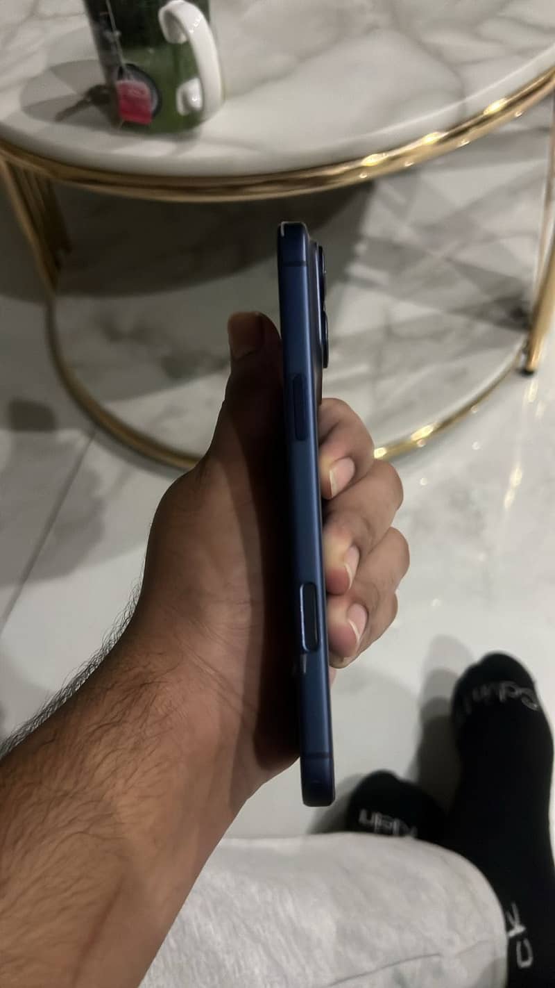 Apple iPhone 17 Pro Max 5