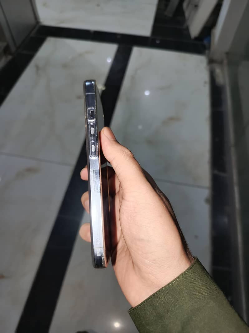 Apple iPhone 13 Pro 4