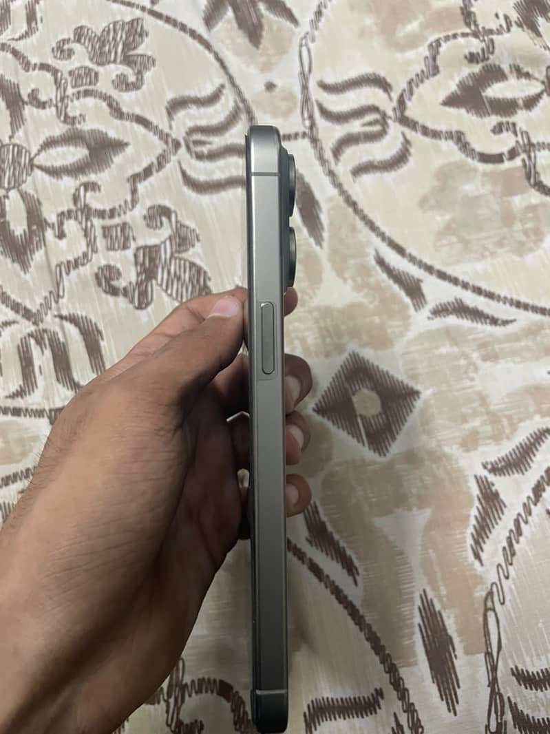 Apple iPhone 15 Pro Max 1