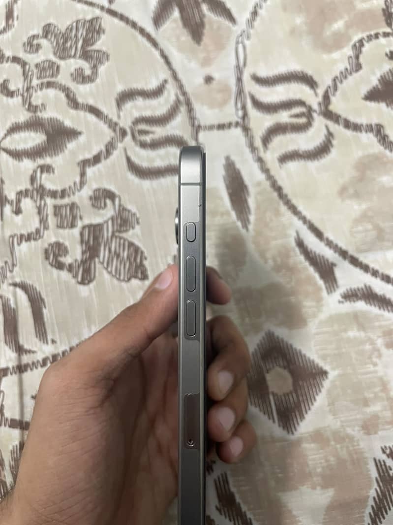Apple iPhone 15 Pro Max 2