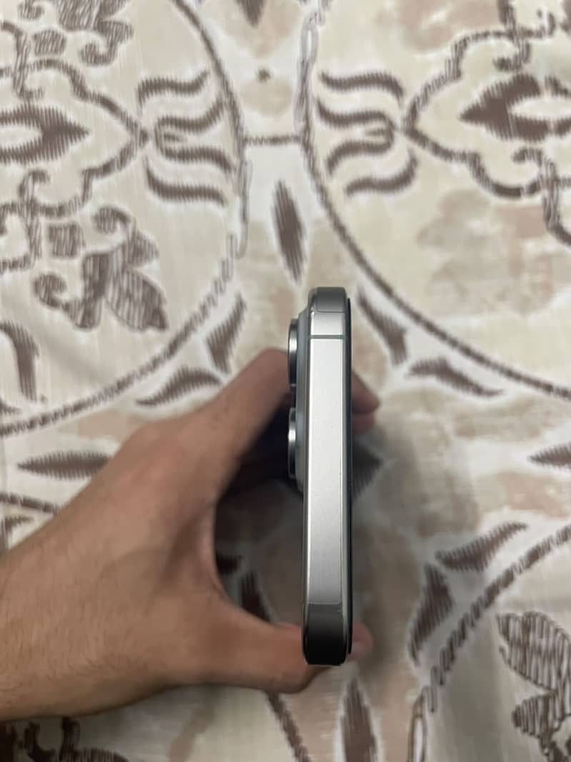 Apple iPhone 15 Pro Max 3