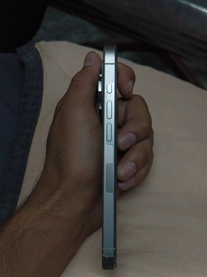 Apple iPhone 15 Pro 3