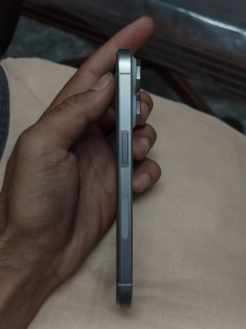 Apple iPhone 15 Pro 4