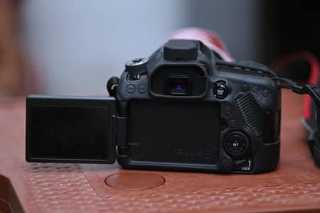 Canon EOS 80D 50mm 1.8 & 18-135 stm
