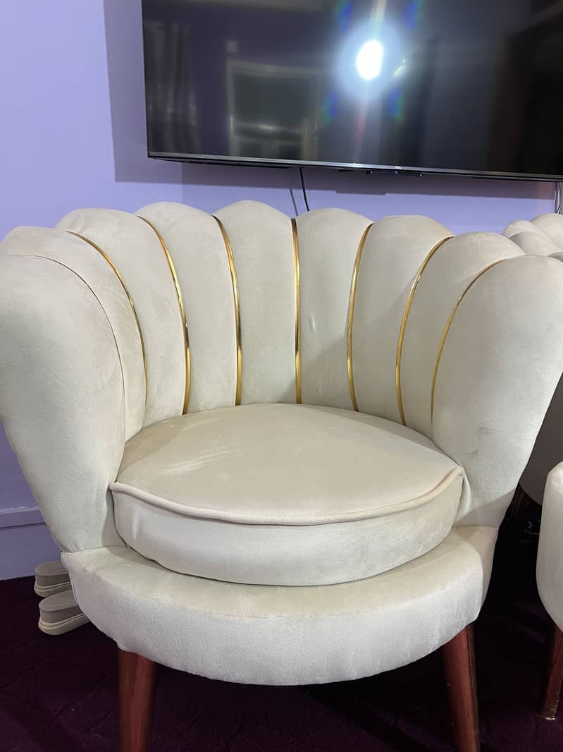 Off-White 2-Chair Set with Table 1