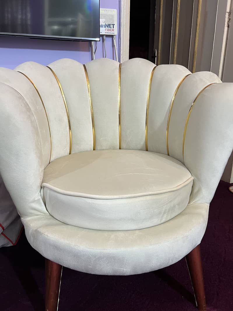 Off-White 2-Chair Set with Table 2