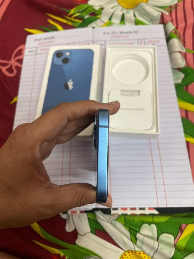 Apple iPhone 13 2
