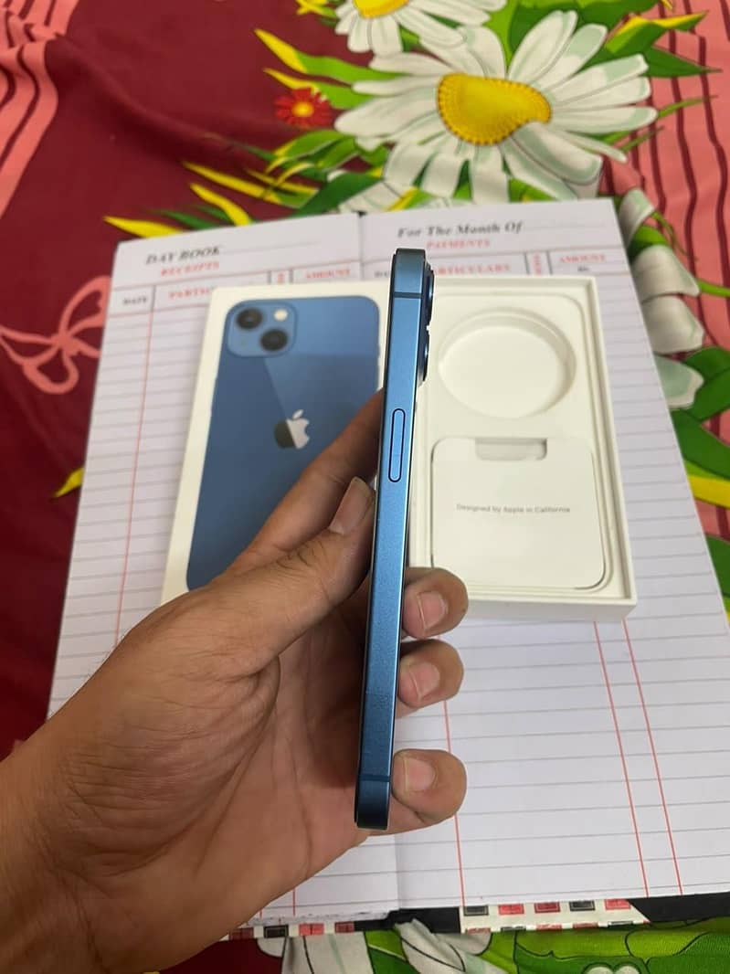 Apple iPhone 13 4