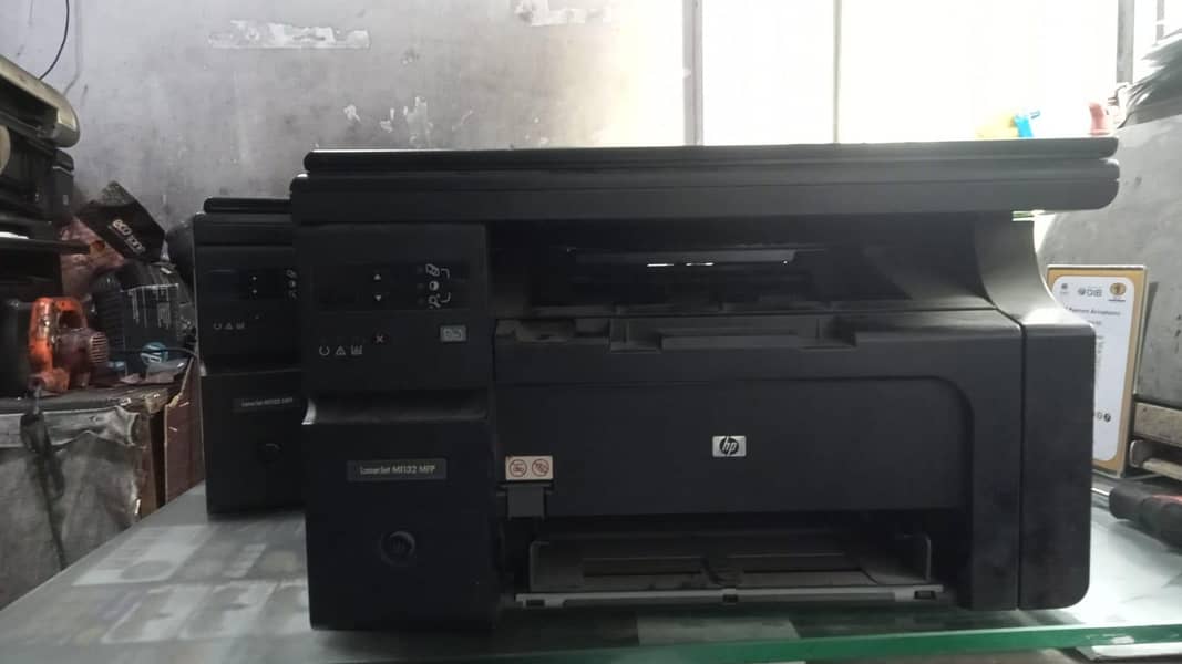 HP LaserJet Pro M1132 multi function printer and scanner 1