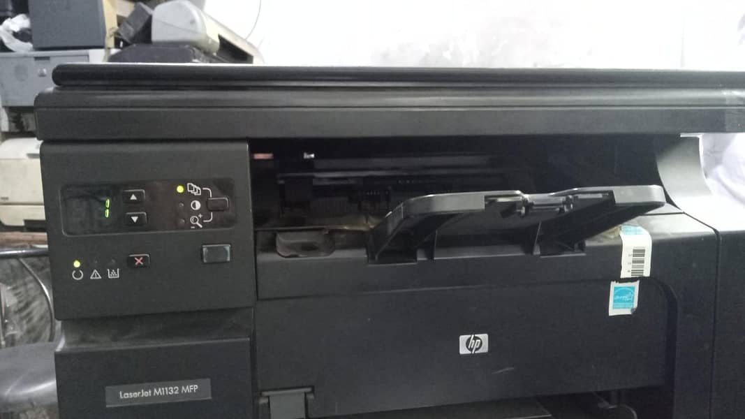 HP LaserJet Pro M1132 multi function printer and scanner 2