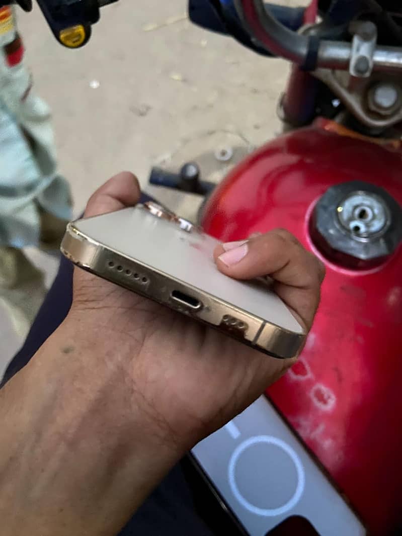 Apple iPhone 13 Pro 3