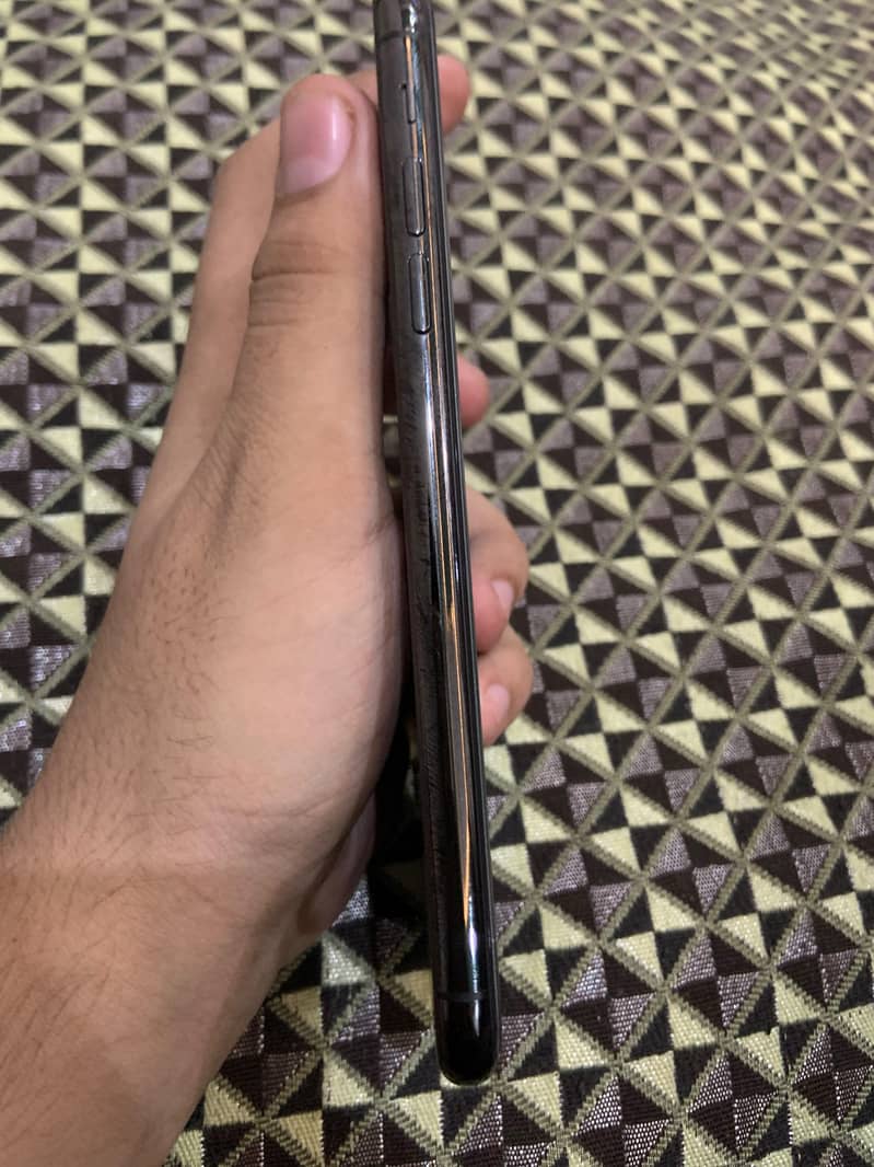 Apple iPhone 11 Pro Max 4