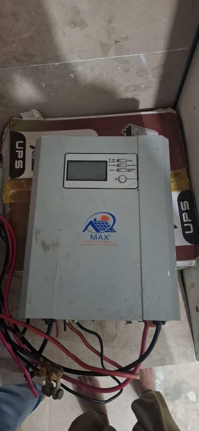 SolarMax Jaguar 1200VA / 900W MPPT Solar inverter